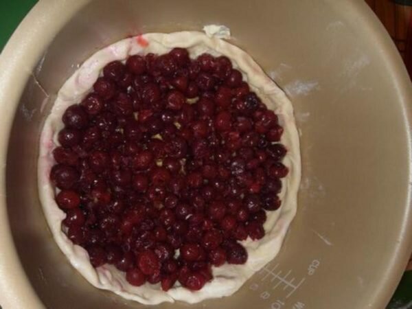Рецепт творожного пирога с вишней в мультиварке