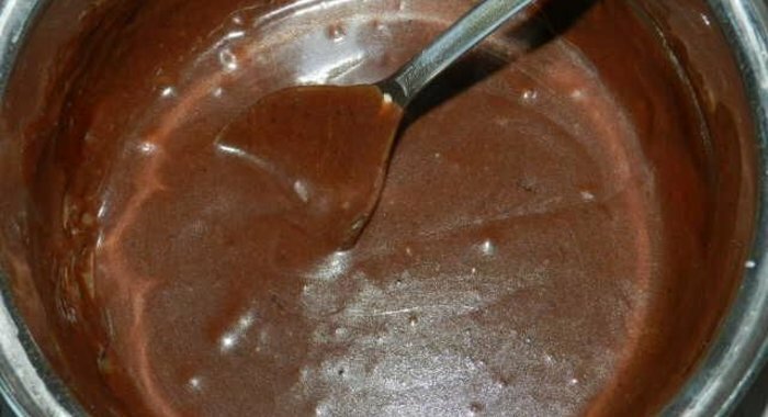Приготовление шоколадно-творожного чизкейка без выпечки